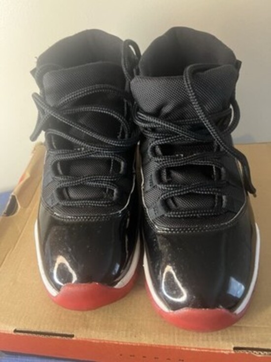 Air Jordan 11 Men's Size 9 - Picture 2 of 5